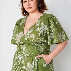 Green floral wrap crop top.
Cider sz 3x
Pre-loved.
From pet friendly home.